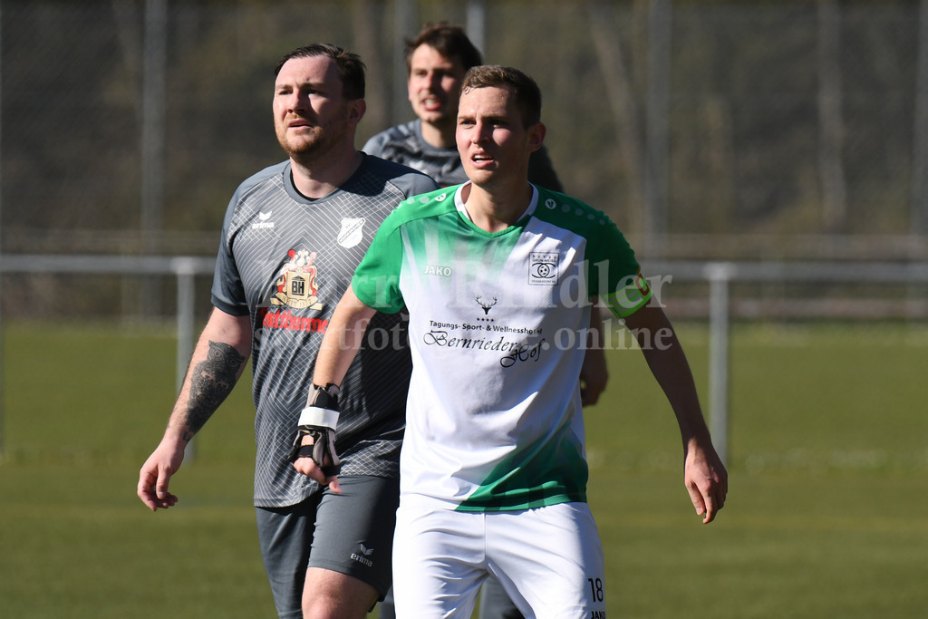 SpVgg GW Deggendorf : SV Hofkirchen | Matthias Schaefer (SpVgg GW Deggendorf #18) - Realisiert mit Pictrs.com