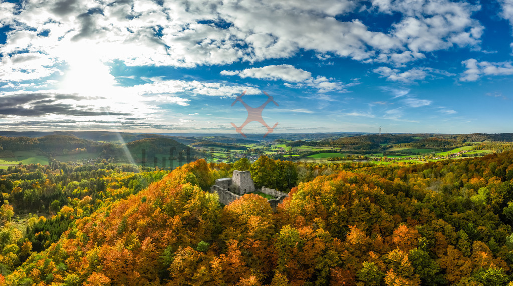 Steckelsburg Pano 10.2025 | Steckelsburg im Degenfelder Land bei Schlüchtern - Realized with Pictrs.com
