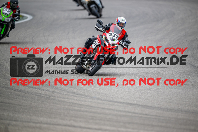 MaZZes_FotoMatrix_240702_6007705_2-32 | INST