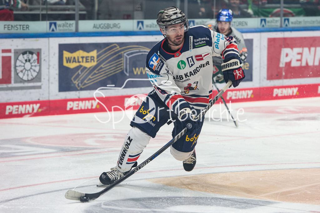 Augsburger Panther - Iserlohn Roosters | Eric CORNEL (IEC #18) am Puck