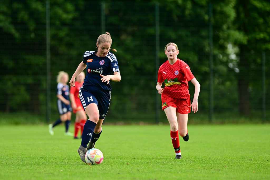 Fußball I Frauen I Saison 2024-2025 I Kreisliga I 17. Spieltag I SV Ahlerstedt-Ottendorf III - FC Oste-Oldendorf II | Der Sportfotograf. - Realisiert mit Pictrs.com