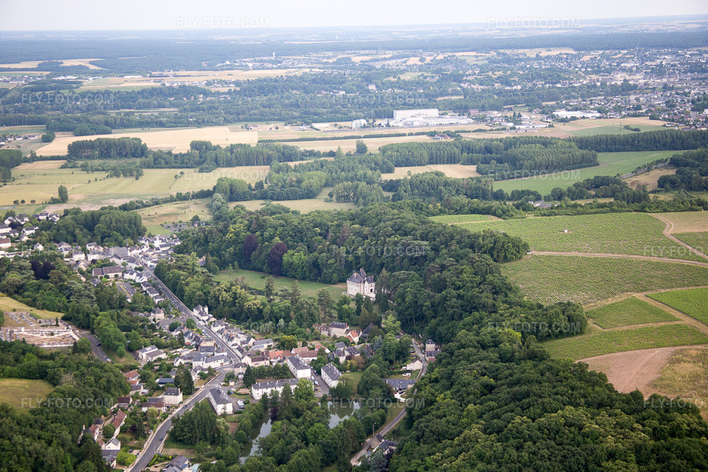 Aerial view: View of the town in Pocé-sur-Cisse in the state Indre et Loire, France. – Photo: IMG_082302.jpg taken on 06/20/2015 by Werner Riehm/FLY-FOTO.com – Resolution of the original: 5472 x 3648 px