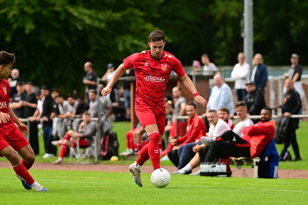 Fußball I Herren I Saison 2025-2026 I Oberliga I 1. Spieltag I HT16 - Nikola Tesla | Der Sportfotograf. - Realisiert mit Pictrs.com