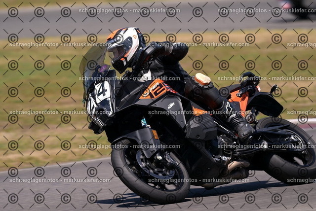 26bt04-1434 | markuskiefer.com - Realisiert mit Pictrs.com