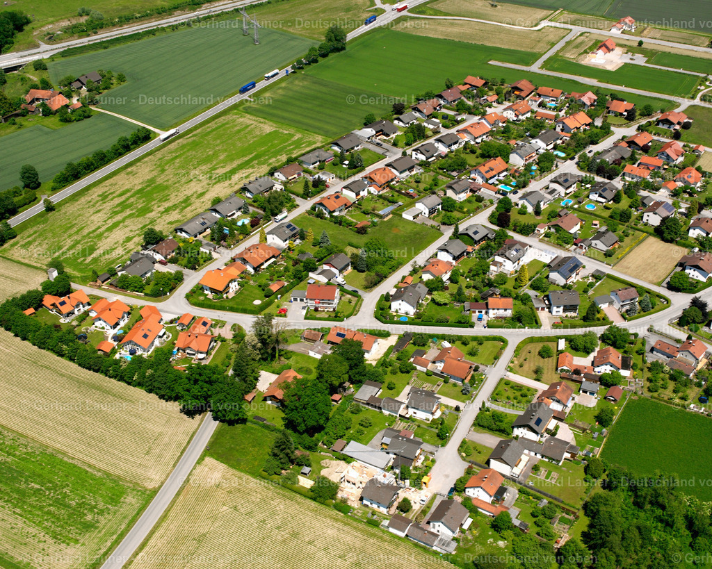 2600627 | ALZGERN 09.06.2006 Wohngebiet einer Einfamilienhaus- Siedlung  in Alzgern im Bundesland Bayern, Deutschland // Single-family residential area of settlement  in Alzgern in the state Bavaria, Germany Foto: Gerhard Launer
