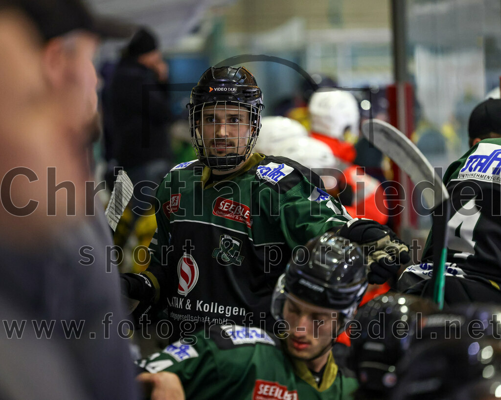 2022-12-16_090_TSV_Erding_gegen_EC_Pfaffenhofen | Erding, Deutschland, 16.12.2022:
Eishockey, Bayernliga 2022 / 2023, 21. Spieltag, TSV Erding gegen EC Pfaffenhofen, Endergebnis: 14:1

Dominik Wagner (Erding Gladiators, #12)

Foto: Christian Riedel / fotografie-riedel.net