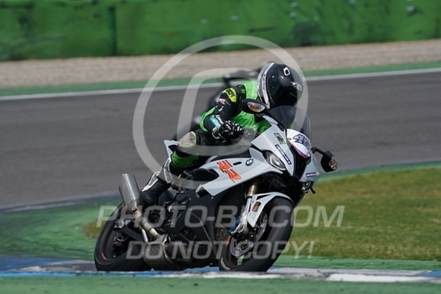 2022_05_10_PBK_33739 | Sportfotografie; SlowMotion; Video; Rennstrecke; Hafeneger; Speer; Racing; RSE; BMW; CBO; Trackday; Motorsportarena; Hockenheimring; Brno; Most; Barcelona; Valencia