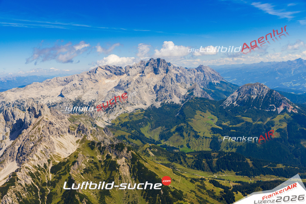 Schöne Luftaufnahme Dachstein Ramsau am Dachstein - Die Luftaufnahme wurde 2025 vom Flugzeug heraus erstellt ( keine Drohne ) - Hochauflösende Luftaufnahme - für professionelle Ausdrucke geeignet. Die Geschenkidee !Mit Lizenz und Bildrechte bestellbar