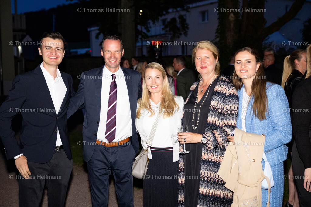 TH_Schlossempfang_19977 | Longines Balve Optimum 2024 am 07.06.24 in Balve, Schloss Wocklum, Thomas Hellmann, Schlossempfang