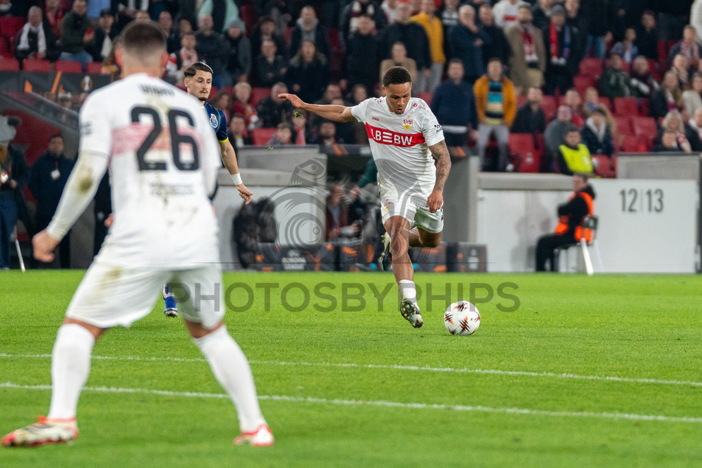 VfB Stuttgart vs. FC Porto, Fussball, Europa League, Achtelfinale, Hinspiel, 12.03.2026 | Großchance durch durch Nikolas Nartey (VfB Stuttgart, #28) ,VfB Stuttgart vs. FC Porto, Fussball, Europa League, Achtelfinale, Hinspiel, 12.03.2026Foto: photosbyphips/Philip Ziegler