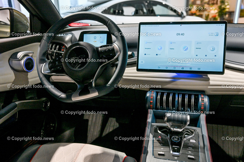 Plus City_ BYD Autohaus Pichler_ 13.12.2023-2 | 13.12.2023, Pasching, AUT, Plus City, im Bild BYD Pichler Autohaus, Cockpit, Lenkrad, Monitor