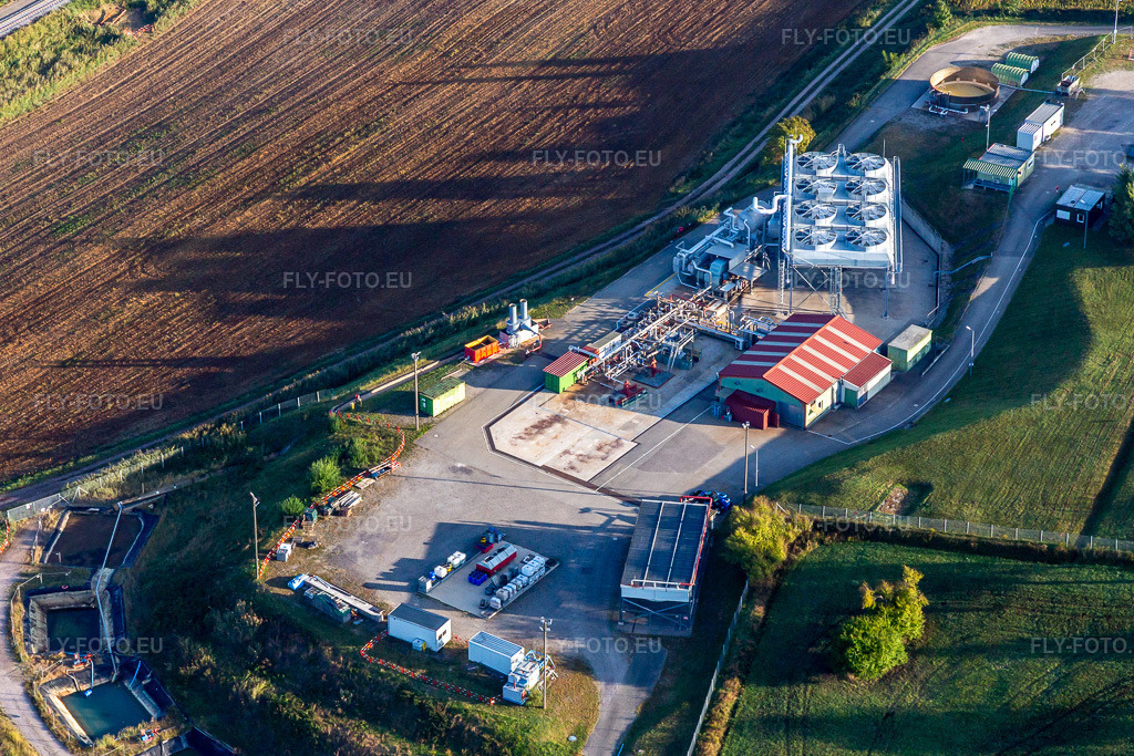 Vue aérienne: EDF- Géothermie de Soultz sous Forêts à Soultz-sous-Forêts dans le département Bas Rhin, France – .Photo: IMG_139220.jpg prise le 01/10/2023 par Werner Riehm/FLY-FOTO.eu – Résolution de l'original: 5064 x 3376 px – News Tiefe Geothermie | Informationsportal Tiefe Geothermie