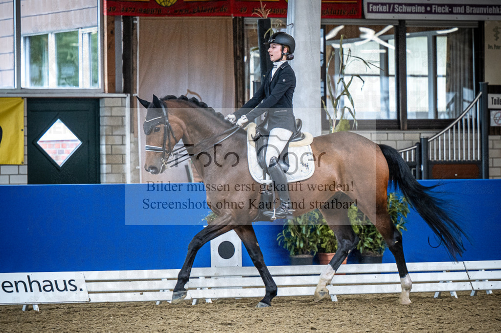 DOS_3421 | Entdecke hochwertige Reitturnierfotos von Foto Oger. Professionell, emotional und authentisch – jetzt Lieblingsmomente im Shop bestellen.Deutschlandweite Turnierfotografie. - Realisiert mit Pictrs.com