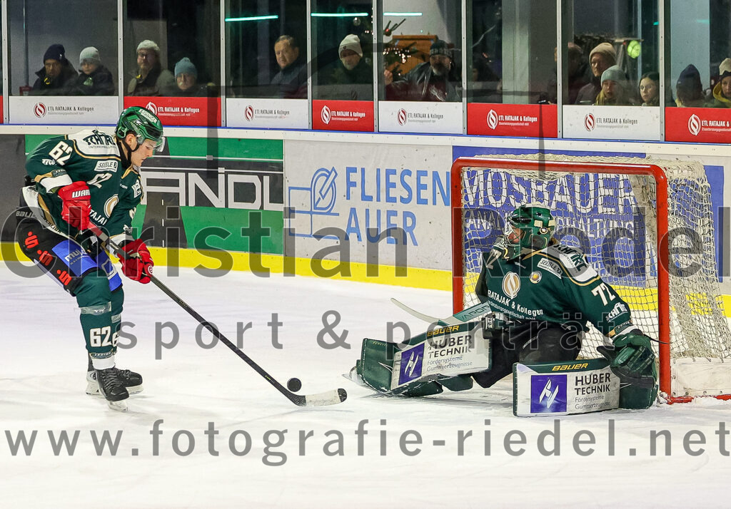 2026-01-02_063_TSV_Erding_gegen_Hoechstadt_Alligators | Erding, Deutschland, 02.01.2026:Eishockey, Oberliga Süd 2025 / 2026, 33. Spieltag, TSV Erding gegen Höchstadt Alligators, Endergebnis: 2:1Cristian Achim (Erding Gladiators, #62), Torwart David Zabolotny (Erding Gladiators, #72)Foto: Christian Riedel / fotografie-riedel.net