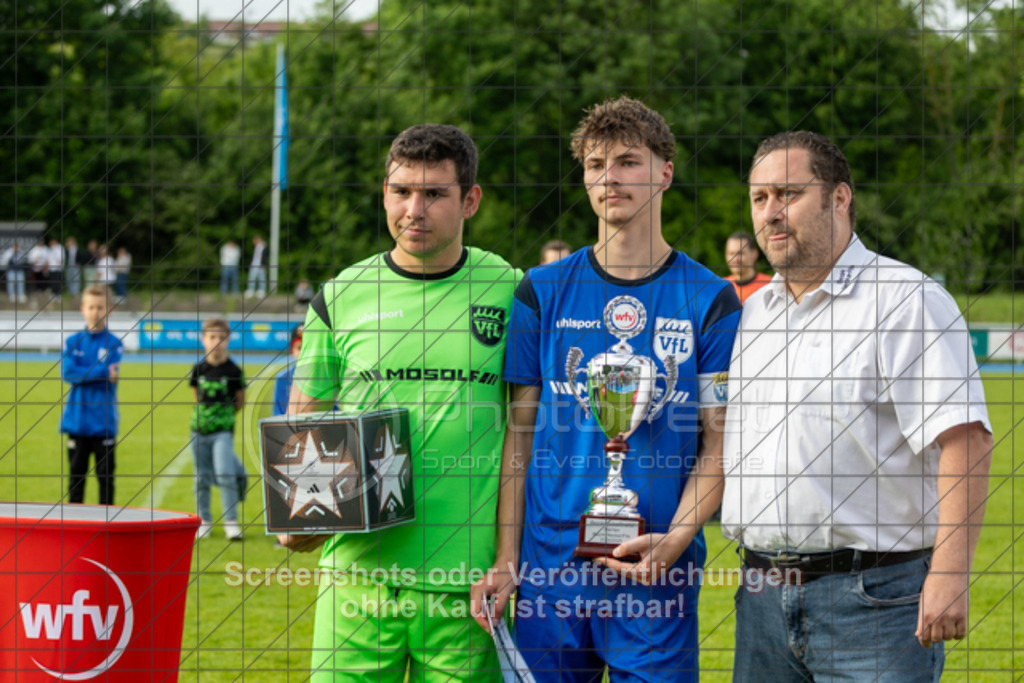 20250529_183616_0266 | #,  VfL Kirchheim (blau) vs. 1.FC Eislingen (weiß), Fußball, Bezirkspokal Finale - Bezirk Neckar/Fils, 2024/2025, Rasenplatz VfL Stadion Kirchheim, Jesinger Straße 105, 73230 Kirchheim, 29.05.2025 - 16:30 Uhr,Foto: PhotoPeet-Sportfotografie/Peter Harich