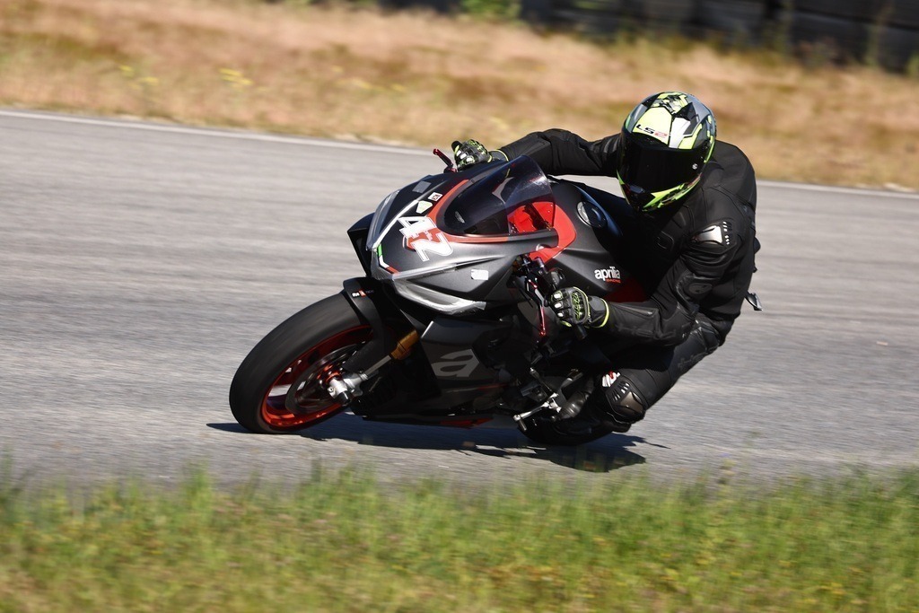 0042-20240705_02428 | Schöne Erinnerungen an spannende Momente - das festzuhalten ist unser Job. PIXELrace.de ist seit 2003 auf den Rennstrecken Europas unterwegs um die Action draußen beim Fahren und die wunderbare Stimmung imm Fahrerlager für euch einzufangen.