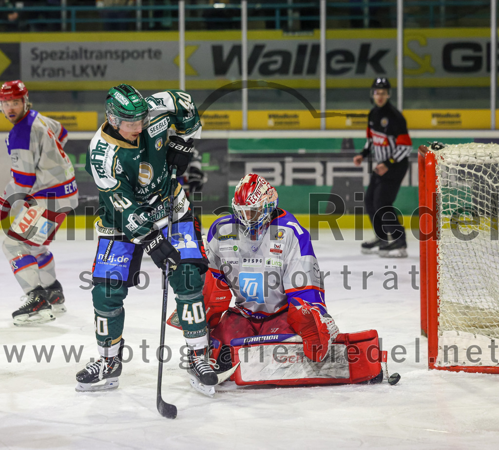 2026-02-15_034_TSV_Erding_gegen_EC_Peiting | Erding, Deutschland, 15.02.2026:Eishockey, Oberliga Süd 2025 / 2026, 47. Spieltag, TSV Erding gegen EC Peiting, Endergebnis: 4:5Dennis Miller (Erding Gladiators, #40), Torwart Tommi Steffen (EC Peiting, #1)Foto: Christian Riedel / fotografie-riedel.net