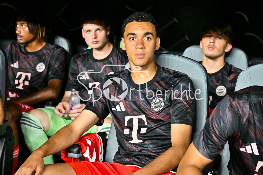 FC Bayern München - Boca Juniors | Im Bild auf der Bank Jamal MUSIALA (FC Bayern Muenchen 42) / Einzelfoto / Freisteller / FIFA Club World Cup: FC Bayern Muenchen - Boca Juniors, Hard Rock Stadium am 20.06.2025 / NOT FOR SALE IN USA