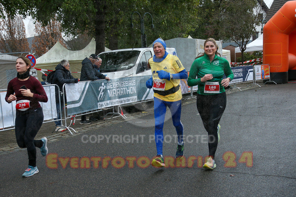 251130_1145_EX1_8622 | Sportfotografie im Rhein-Sieg Kreis, Köln, Bonn, NRW, Rheinland Pfalz, Hessen, etc. Unser Tätigkeitsfeld umfasst den Laufsport vom Volkslauf über den Marathon, Duathlon, Triathon bis zum Ultralauf wie Kölnpfad Ultra oder Schindertrail.