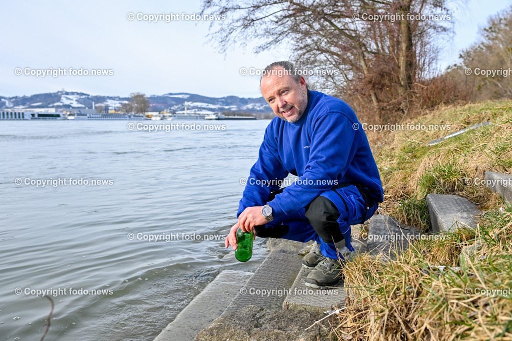 Lebensretter Christian Braeuer_ Linz AG_ 16.01.2024-14 | 16.01.2024, Linz, AUT, Plesching, im Bild Christian Braeuer (Lebensretter) an der Stelle, an welcher er die Frau waehrend der Probenentnahmen in der Donau treiben sah