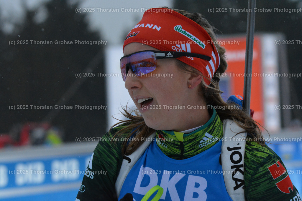 IBU WC Biathlon Oberhof 2018 | PREUSS Franziska (GER) im Ziel (Platz 12); IBU WC Biathlon Oberhof 2018, 7.5 km Sprint Frauen am 04.01.2018 in der DKB Ski Arena in Oberhof, (Deutschland) - Realisiert mit Pictrs.com
