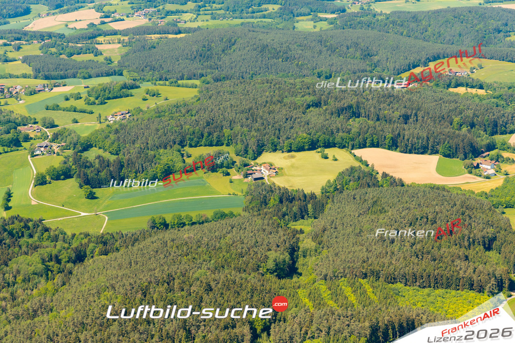 Das Luftbild zeigt : Beucherling Zell - Die Luftaufnahme wurde 2024 vom UL-Flugzeug aus erstellt ( keine Drohne ) - Hochauflösende Luftaufnahme - Für grossformatige Ausdrucke geeignet. Die Geschenkidee !Mit Lizenz und Bildrechte bestellbar