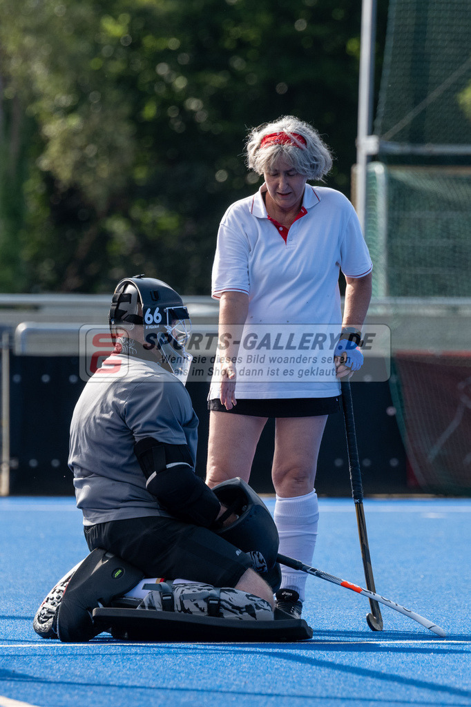 SFE_20240817_0051 | Krefeld, Deutschland, 17.08.2024:  European Cup for Recreational Hockey Players im KTHC Stadion Rot-Weiss Köln Tennis and Hockey Club am 17.08.2024 in Krefeld, Deutschland. (Foto von Stephan Fehrmann)Krefeld, Germany, 17.08.2024: European Cup for Recreational Hockey Players in KTHC Stadion Rot-Weiss Köln Tennis and Hockey Club at 17.08.2024 in Krefeld, Deutschland. (Foto from Stephan Fehrmann)