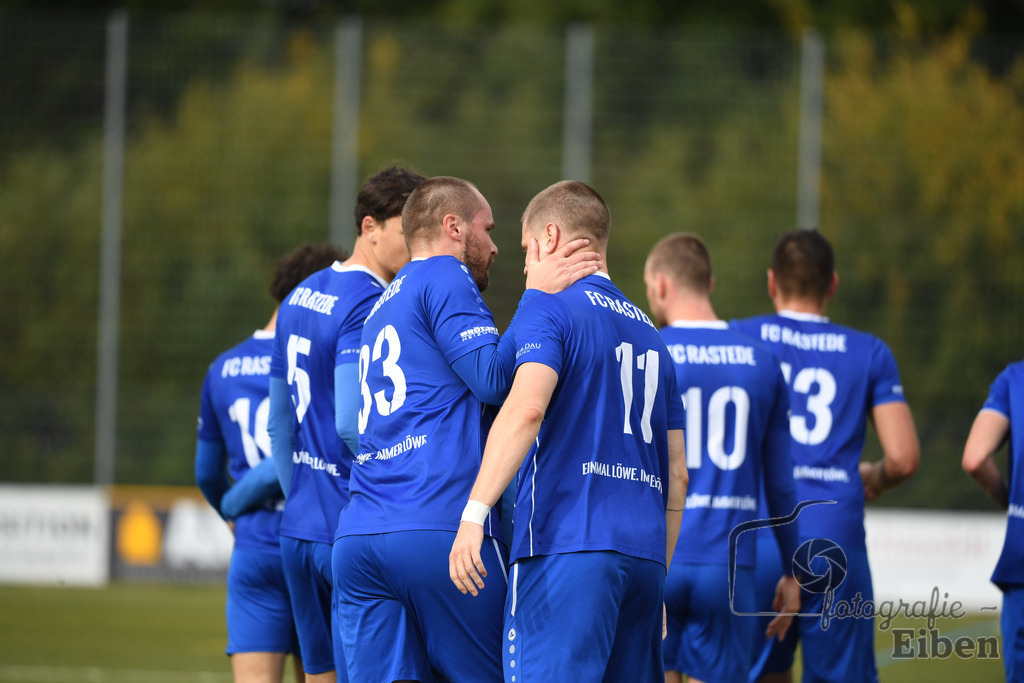 FC Rastede-VfR Wardenburg | Herren Bezirksliga 2; FC Rastede (blau)-VfR Wardenburg (rot) am 05.10.2025 in Rastede (Köttersweg), Photo: Philip Eiben 2025 - Realisiert mit Pictrs.com