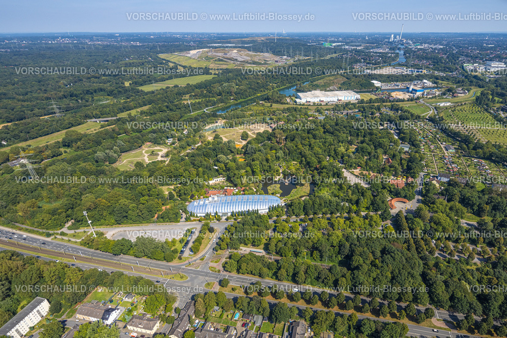 Gelsenkirchen240808847GE-Sued | Luftbild, ZOOM Erlebniswelt Zoo, silberne Eventhalle Ryokan, hinten Hafen Grimberg und Zentraldeponie Emscherbruch ZDE, Fernsicht, Bismarck, Gelsenkirchen, Ruhrgebiet, Nordrhein-Westfalen, Deutschland