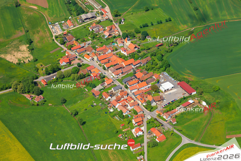Die Luftaufnahme Kaesslitz - Hellingen wurde vom UL-Flugzeug (keine Drohne) aus fotografiert.Hohe Druck- Auflösung-die Geschenkidee!