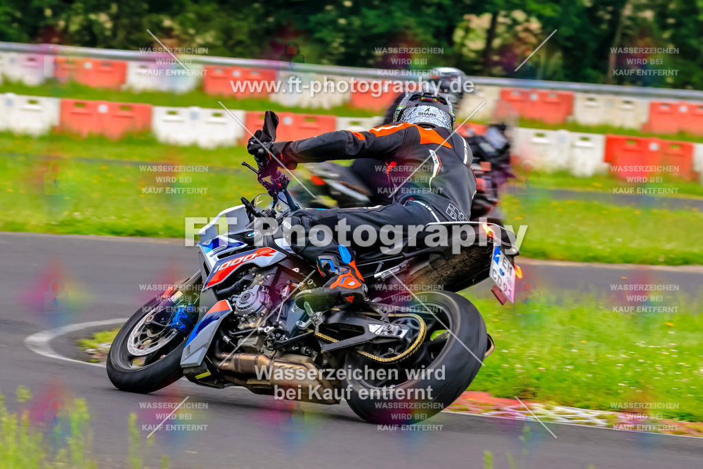 VBK-6731 | Hier findet Ihr Bilder von Touristenfahrten auf der Nürburgring Nordschleife oder von anderen Veranstaltungen die ich besucht habe. Viel Spass beim Durch Schauen 