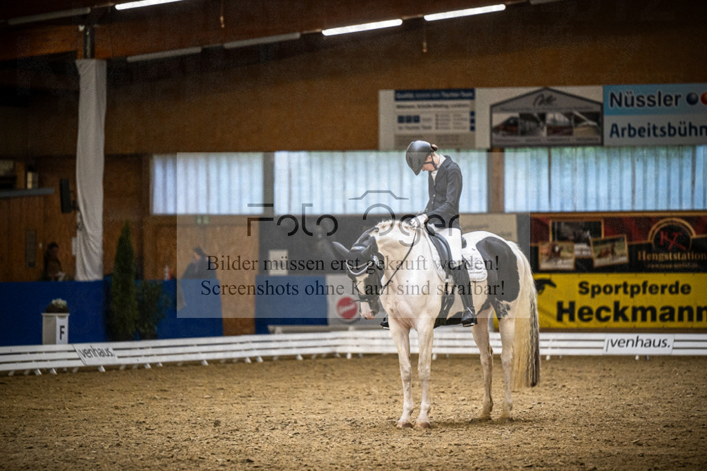 DOS_1330 | Entdecke hochwertige Reitturnierfotos von Foto Oger. Professionell, emotional und authentisch – jetzt Lieblingsmomente im Shop bestellen.Deutschlandweite Turnierfotografie. - Realisiert mit Pictrs.com