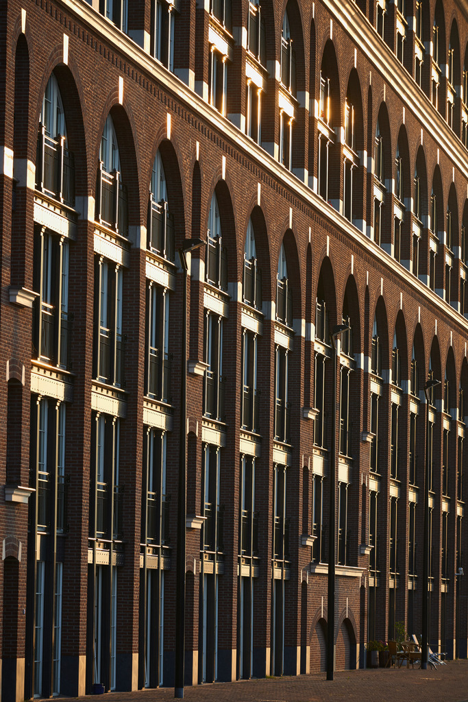 Alte Haeuser an der Veemkade | Amsterdam, Niederlande - July 16, 2014: Alte Haeuser an der Veemkade im Abendlicht. - Realisiert mit Pictrs.com