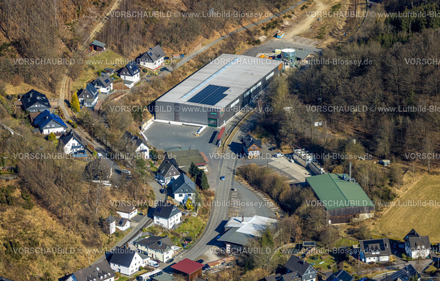 Olpe250308259Neukleusheim | Luftbild, Wohngebiet Ortsansicht Ortsteil Neuenkleusheim mit Gewerbegebiet Sägewerk Schrade, Olpe, Sauerland, Nordrhein-Westfalen, Deutschland