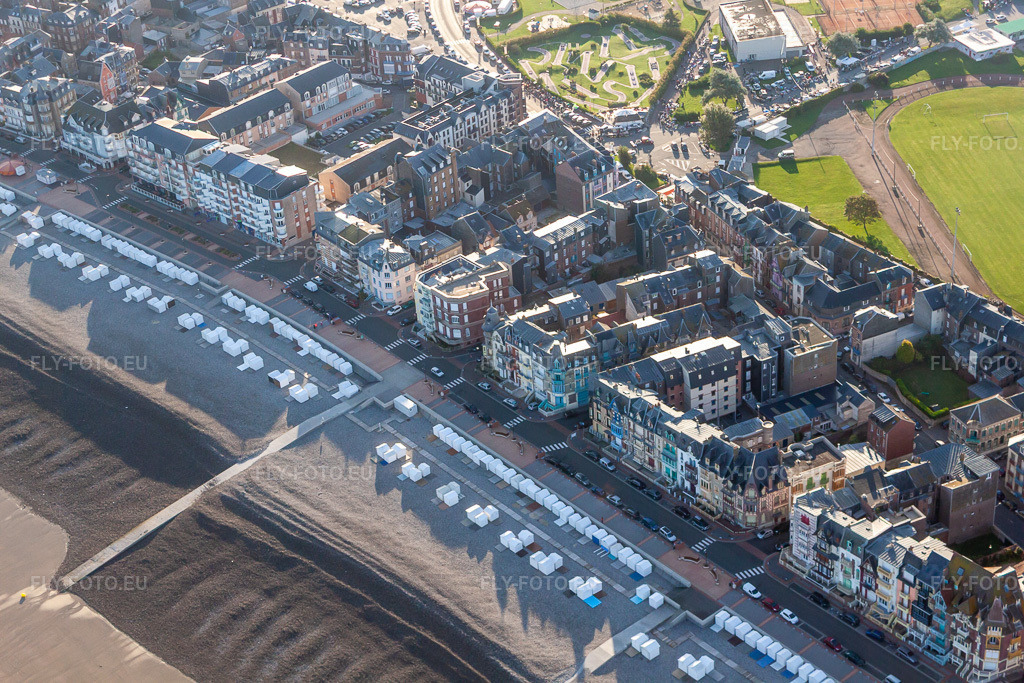 Vue aérienne: Vue de la ville à Mers-les-Bains dans le département Somme, France. Photo: IMG_70799.jpg prise le 24/08/2014 par Werner Riehm/FLY-FOTO.eu – Résolution de l'original: 4752 x 3168 px