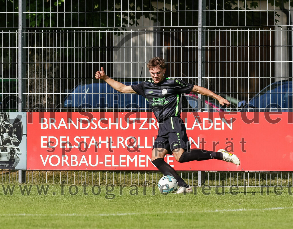 2023-07-09_035_FC_Forstern_gegen_SpVgg_Neuching | Forstern, Deutschland, 09.07.2023:
Fußball, Kreisklasse 2023 / 2024, Testspiel, FC Forstern gegen SpVgg Neuching, Endergebnis: 2:4

Lukas Schindlbeck (SpVgg Neuching, #15)

Foto: Christian Riedel / fotografie-riedel.net