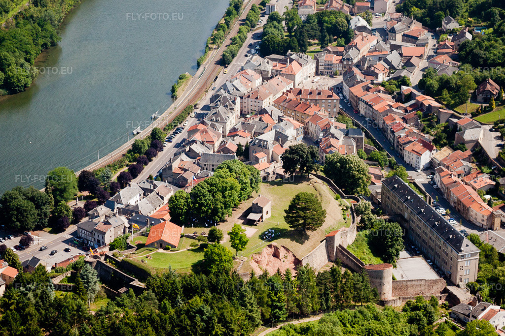 Vue aérienne: Vue de la ville à Sierck-les-Bains dans le département Moselle, France. Photo: IMG_29617.jpg prise le 27/06/2010 par Werner Riehm/FLY-FOTO.euRésolution de l'original: 4249 x 2833 px