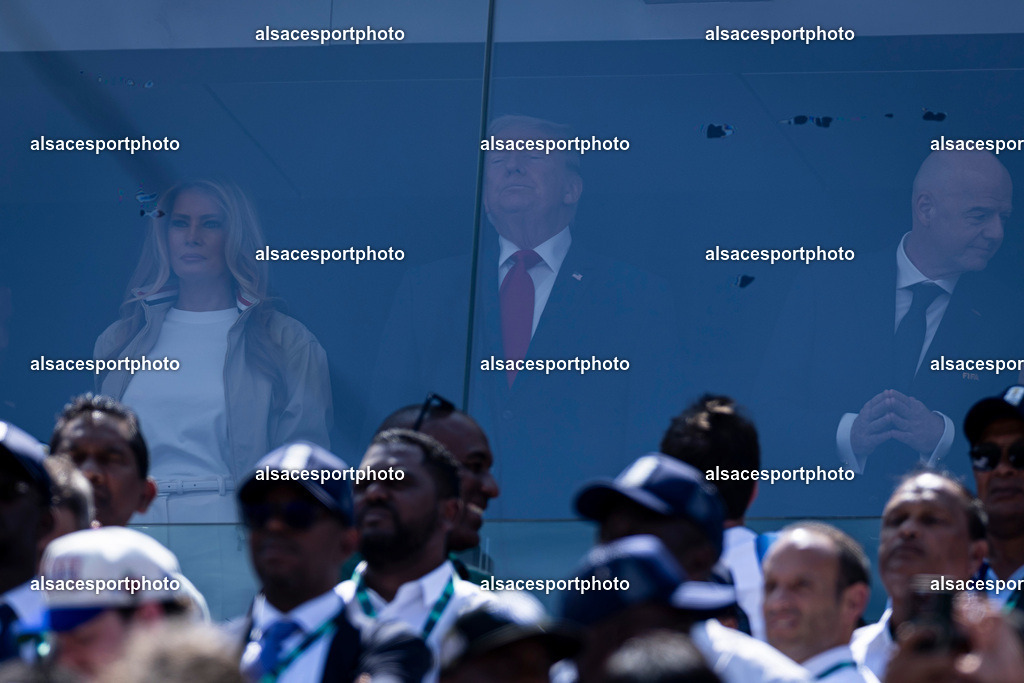 FOOTBALL : Argentine vs Espagne – Finale de la Coupe du Monde FIFA 2026. New York New Jersey Stadium, East Rutherford, New Jersey, États-Unis. 19/07/2026. | Le président des États-Unis Donald Trump et la Première dame Melania Trump assistent à la finale de la Coupe du Monde de la FIFA 2026 entre l'Argentine et l'Espagne depuis la tribune officielle du New York New Jersey Stadium d'East Rutherford, New Jersey, États-Unis, le 19 juillet 2026.