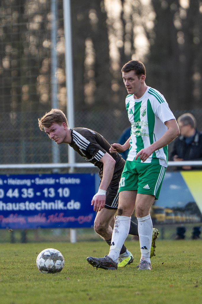 Fußball I Herren I Saison 2025-2026 I Bezirksliga Weser-Ems 4 I 21. Spieltag I TuS Lutten - SW Osterfeine I 4398 | jns.sportfotos - Realisiert mit Pictrs.com