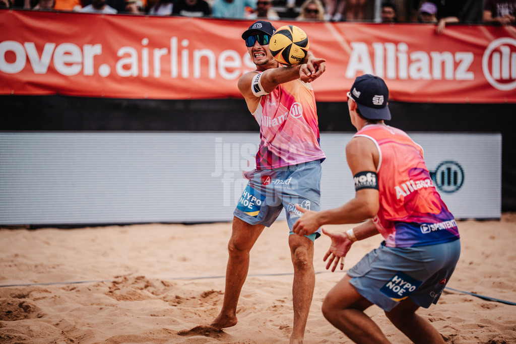 Beachvolleyball | Männer | Allianz German Beach Tour 2025 | Tourstop München | 05.07.2025 | Mathias Seiser nimmt den Ball an