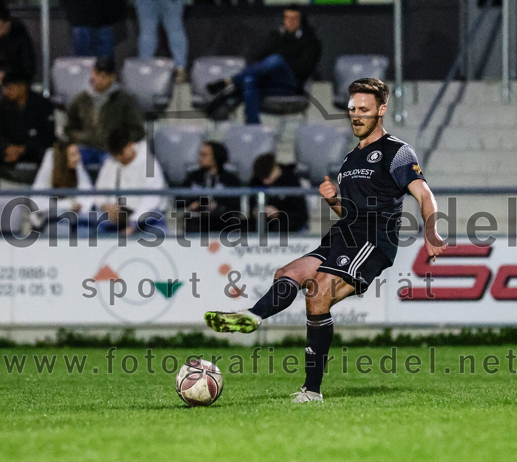 2024-04-05_094_FC_Schwaig_gegen_SV_Pullach | Oberding, Deutschland, 05.04.2024:
Fußball, Landesliga Südost 2023 / 2024, 28. Spieltag, FC Schwaig gegen SV Pullach, Endergebnis: 2:0

Christian Wimmer (SV Pullach, #7)

Foto: Christian Riedel / fotografie-riedel.net