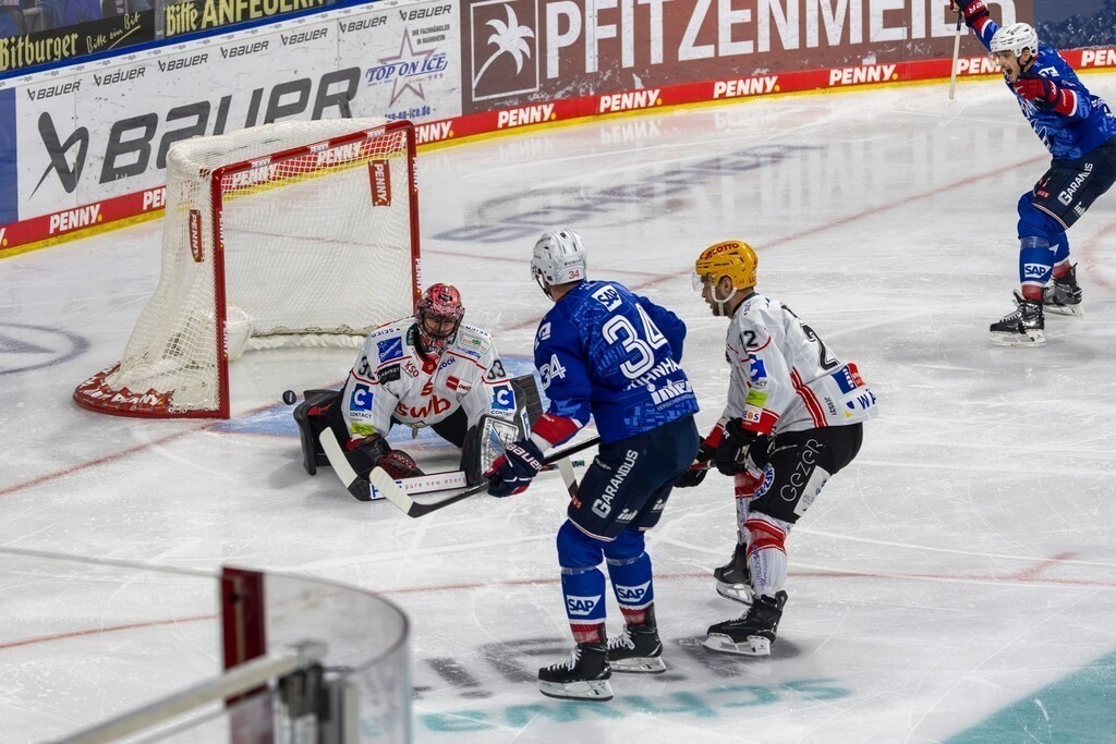 DEL, Deutsche Eishockey Liga Saison 2025/26, 24. Spieltag: Adler Mannheim gegen Fischtown Pinguins Bremerhaven | DEL, Deutsche Eishockey Liga Saison 2025/26, 24. Spieltag: Adler Mannheim gegen Fischtown Pinguins Bremerhaven - Realisiert mit Pictrs.com