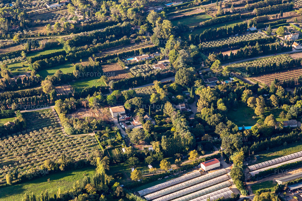 Aerial view: Camping A La Ferme in the district Les Écarts in Saint-Rémy-de-Provence in the state Bouches du Rhone, France.Photo: IMG_129638.jpg taken on 09/23/2021 by Werner Riehm/FLY-FOTO.comResolution of the original: 5472 x 3648 px