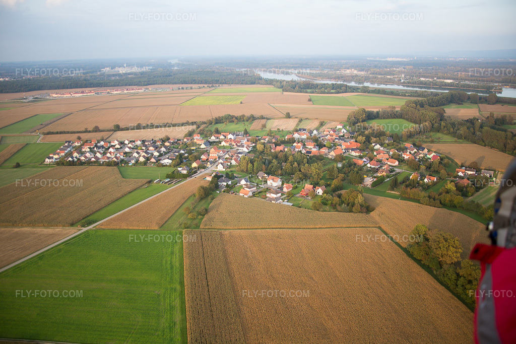 Aerial view: View of the town in Neuhaeusel in the state Bas-Rhin, France.Photo: IMG_074375.jpg taken on 10/04/2014 by Werner Riehm/FLY-FOTO.comResolution of the original: 5472 x 3648 px