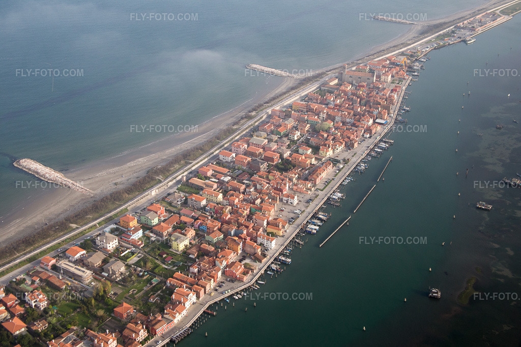 Aerial view: View of the town on the Mediterranean coast in San Vito in the state Veneto, Italy.Photo: IMG_087558.jpg taken on 04/06/2016 by Werner Riehm/FLY-FOTO.comResolution of the original: 5472 x 3648 px