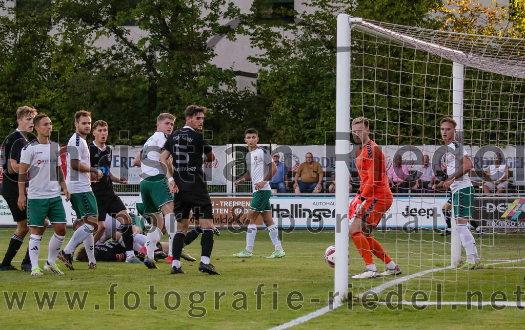 2023-08-18_024_FC_Schwaig_gegen_TSV_Kastl | Oberding, Deutschland, 18.08.2023:
Fußball, Landesliga Südost 2023 / 2024, 7. Spieltag, FC Schwaig gegen TSV Kastl, Endergebnis: 2:2

Maximilian Hellinger (FC Schwaig, #23), Tobias Bartl (FC Schwaig, #37), Tobias Jell (FC Schwaig, #2), Raphael Kamhuber (TSV Kastl, #5), Torwart Franz Hornof (FC Schwaig, #1), Leon Roth (FC Schwaig, #21)

Foto: Christian Riedel / fotografie-riedel.net