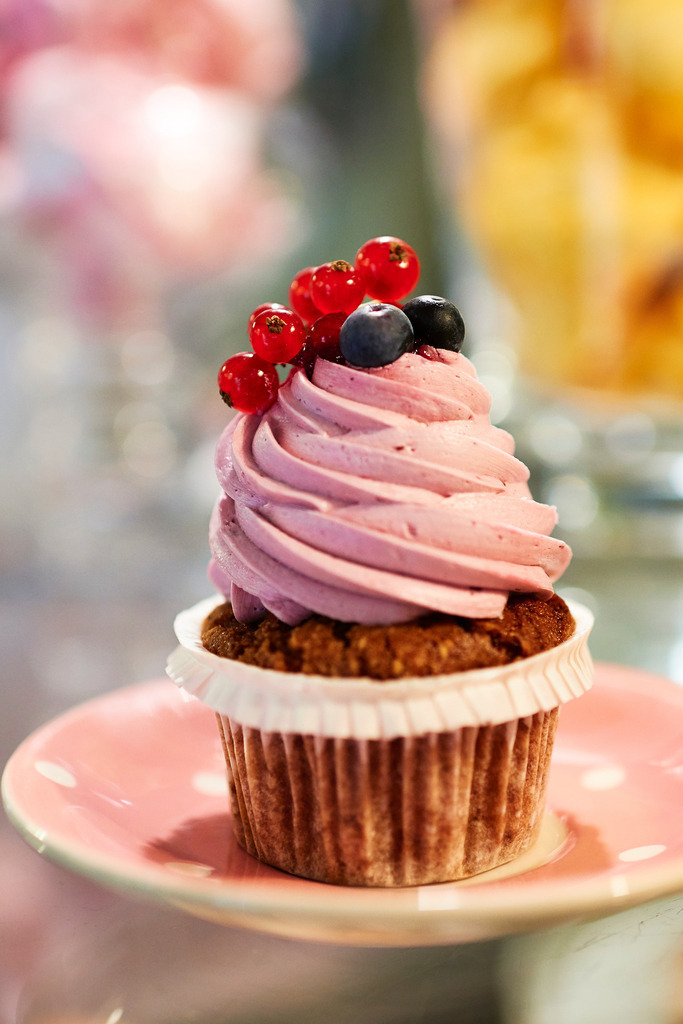 Cup Cakes-Wien | Wien, Austria - October 02, 2017: Cup Cake, Cup Cake  aus Buchweizen mit Waldbeercreme. - Realisiert mit Pictrs.com
