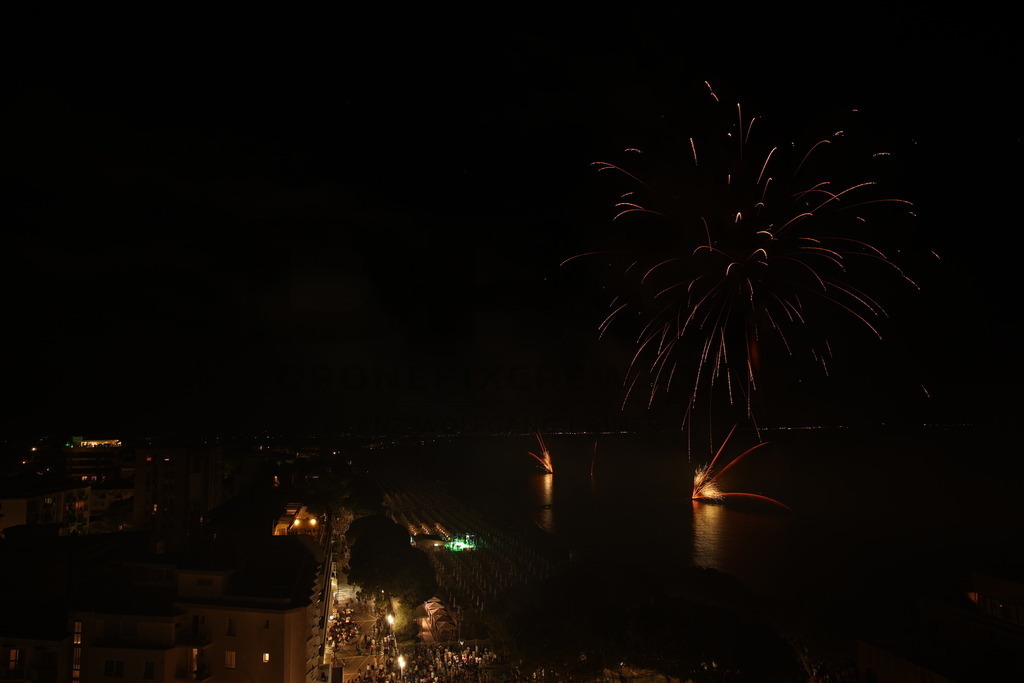 Ferragosto Fireworks in Grado, Italy | GRADO, ITALY, 15.AUG.26 - FIREWORKS - Ferragosto fireworks over the Adriatic Sea in Grado, Italy. Colorful fireworks light up the night sky above the beach, coastline and waterfront during the traditional summer celebration. - Realisiert mit Pictrs.com