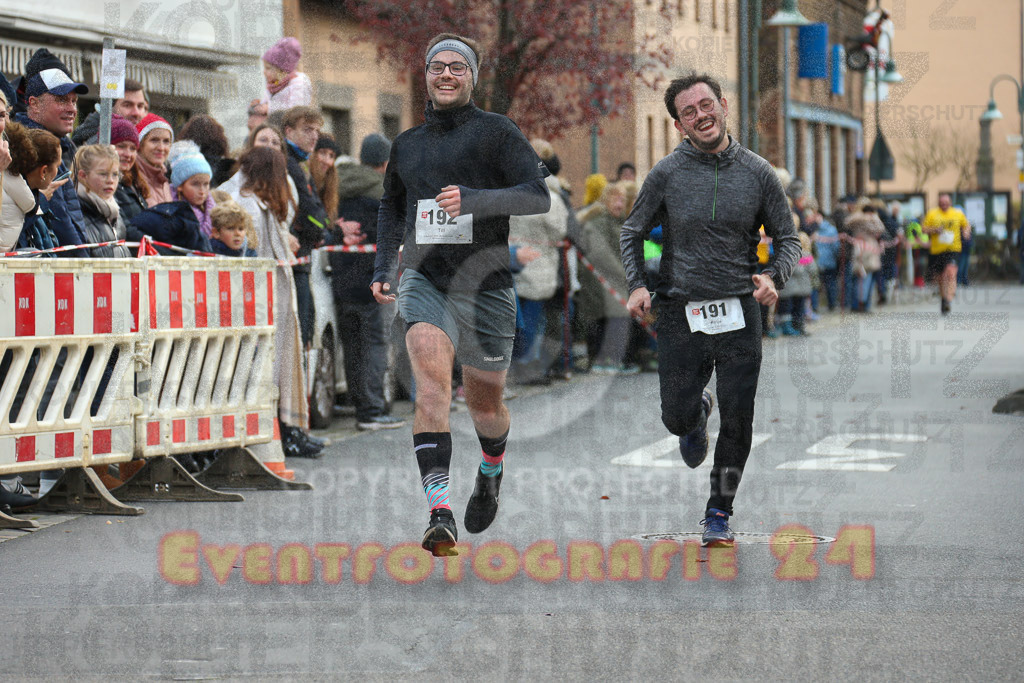 221127_1218_EX1_2380 | Sportfotografie im Rhein-Sieg Kreis, Köln, Bonn, NRW, Rheinland Pfalz, Hessen, etc. Unser Tätigkeitsfeld umfasst den Laufsport vom Volkslauf über den Marathon, Duathlon, Triathon bis zum Ultralauf wie Kölnpfad Ultra oder Schindertrail.