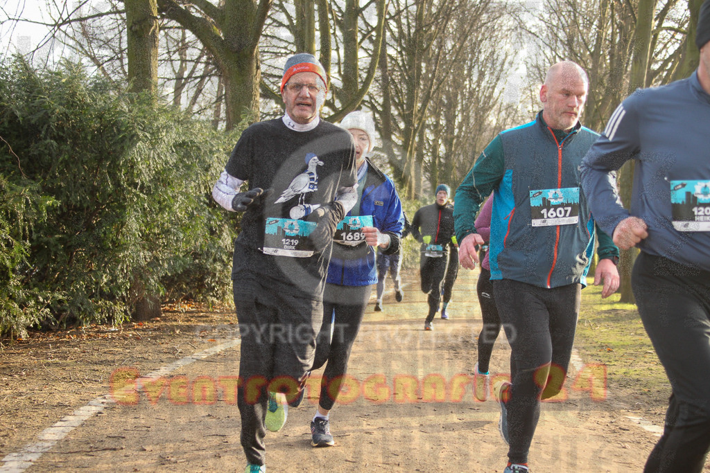 241231_1017_EV4_3681 | Sportfotografie im Rhein-Sieg Kreis, Köln, Bonn, NRW, Rheinland Pfalz, Hessen, etc. Unser Tätigkeitsfeld umfasst den Laufsport vom Volkslauf über den Marathon, Duathlon, Triathon bis zum Ultralauf wie Kölnpfad Ultra oder Schindertrail.